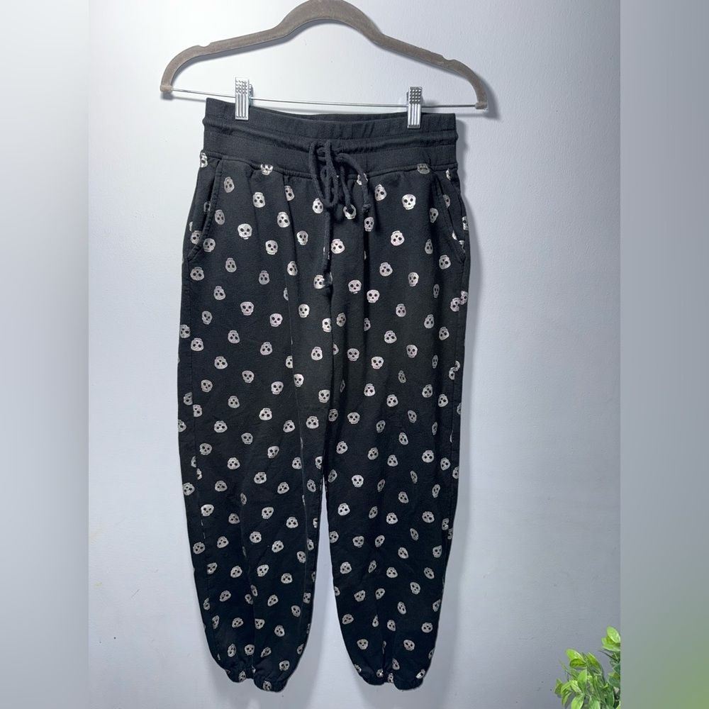 Feeling Festive Skull Black Grunge Halloween Jogger Pants size Small GUC
